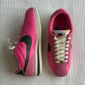 Nike Womens Cortez shoes Pinksicle size 6